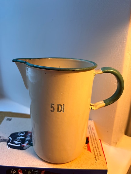 Vanha emali mittakannu 5 dl