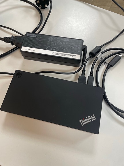 Lenovo ThinkPad Universal USB-C telakka