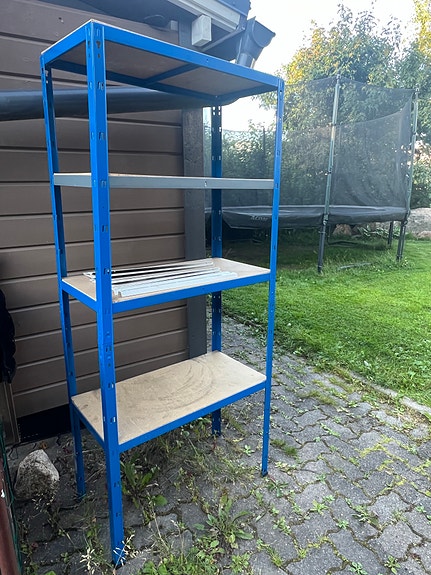Metallinen hylly, Pisla/Sovella seinäkiskot ja hyllynkiinnikkeet