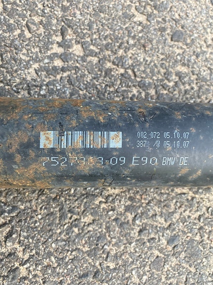 Myydään BMW e9x 330d manuaalin kardaani