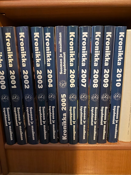 Suomi 75, Kronikkahistoriasarjoja