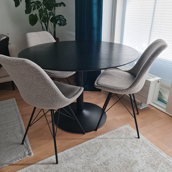 Saini-Luosto 4-hengen pyöreä ruokailuryhmä.