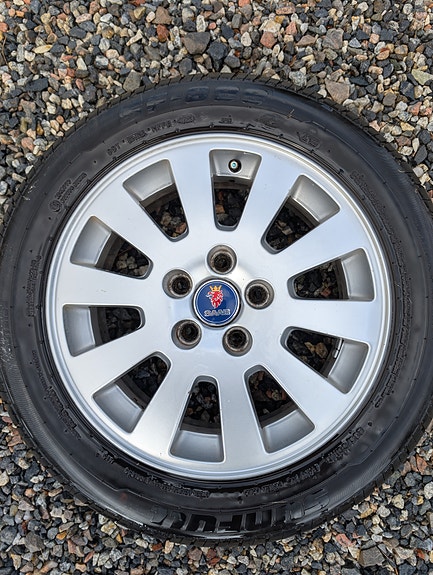 Saab 205/55R16 vanteet kesärenkailla