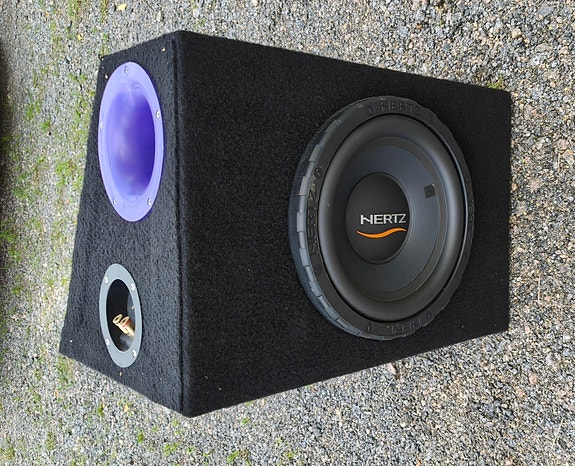Herz 10" subwoofer refleksikotelossa