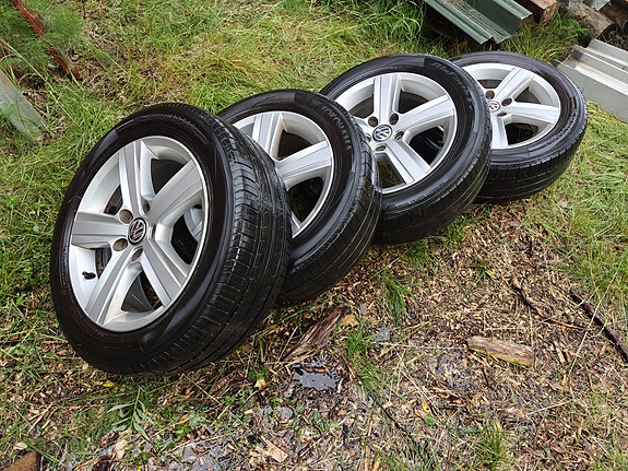 Golf 6 alkuperäiset alumiinivanteet kesärenkailla