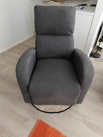 Harmaa lepotuoli / recliner