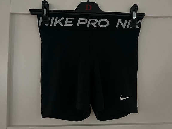 Nike Pro shortsit koko M