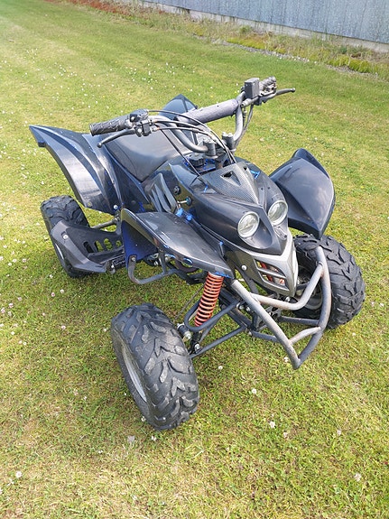 Mönkijä 110cc + ajovarusteet