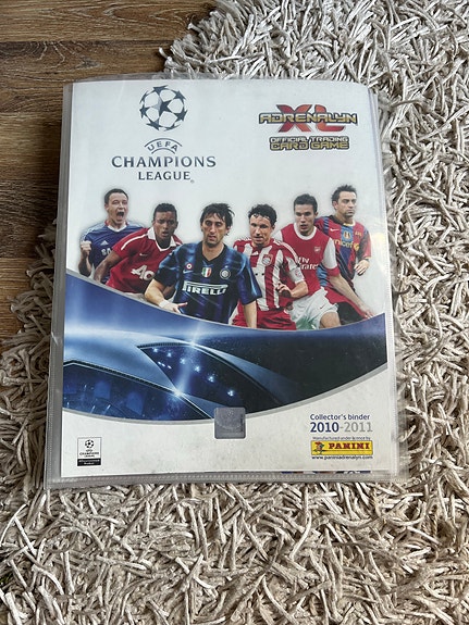 Panini Champions League 2010–2011 Adrenalyn XL korttikansio