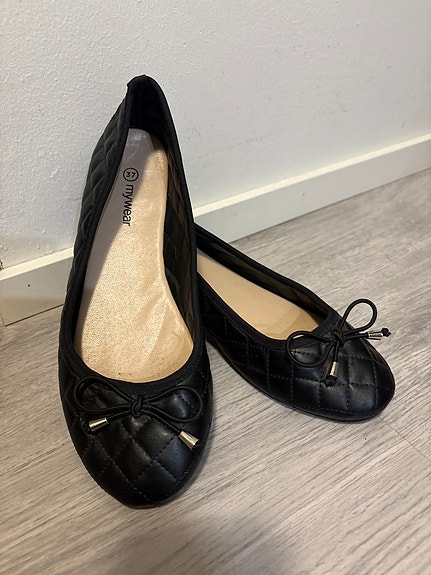 Mustat ballerinat koko 37
