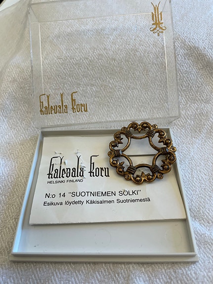 Kalevala Suotniemen solki koru unisex