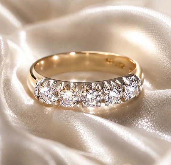 14k Keltakultainen Timanttisormus – Ajatonta Eleganssia