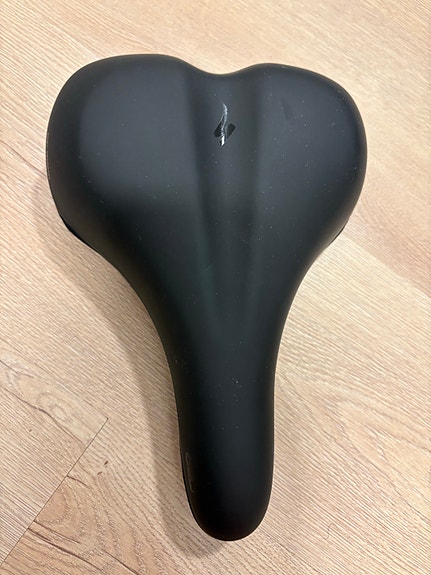 Specialized musta pyörän satula