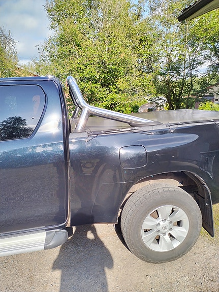 Toyota hiluxin lavaaari ja pressu
