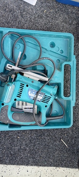 Makita sähköinen pistosaha