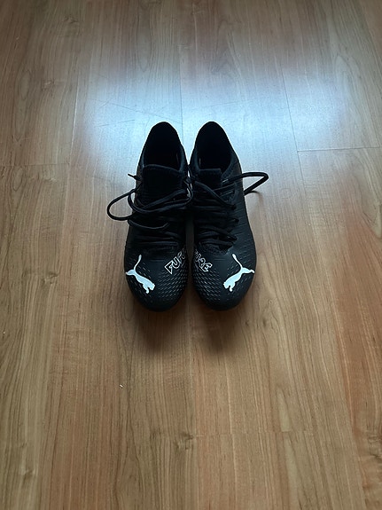 Puma jalkapallokengät koko 41 musta