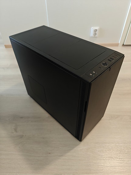 Fractal Design Define R5 Blackout Edition ATX tietokonekotelo musta