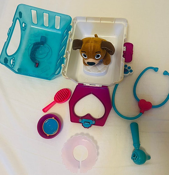 Myydään Doc McStuffins eläinlääkärisetti (kantokoppa + koira)