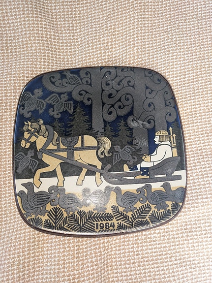 Arabia vuosilautanen 1984 seinälautanen