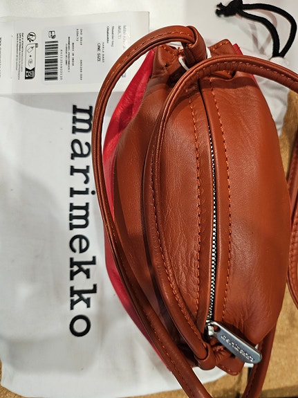 Marimekko Mini Karla nahkalaukku ruskea/punainen