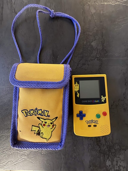 Gameboy Color Pokemon - Pikachu Limited Edition (GBC)