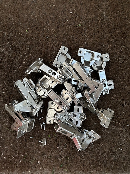 Metalliset kaapin saranat