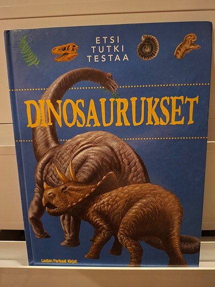 Dinosaurukset lasten tietokirja