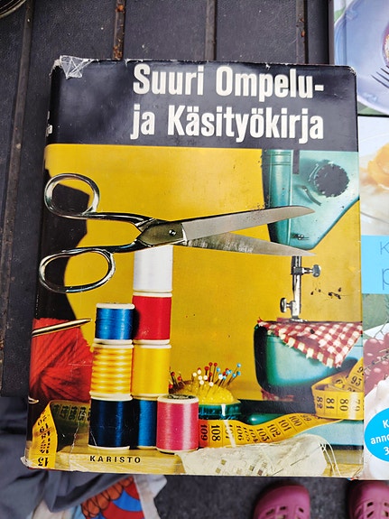 Suuri ompelu- ja käsityökirja
