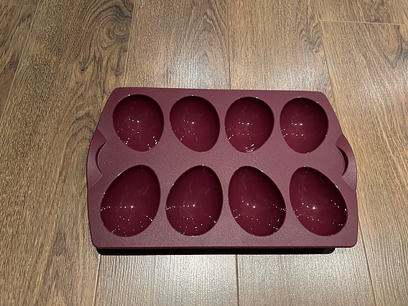 Tupperware silikoni pääsiäismunavuoka