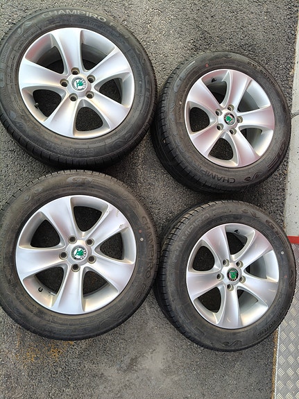 Skoda R16 aluvanteet kesärenkailla