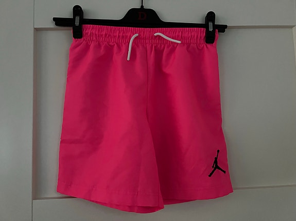 Air Jordan pinkit shortsit koko 128-132cm