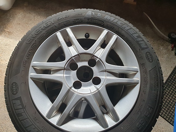 Michelin 175/65 R14 kesärenkaat alumiinivanteilla