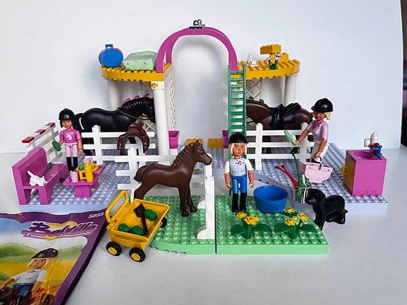 Lego belville hevostalli
