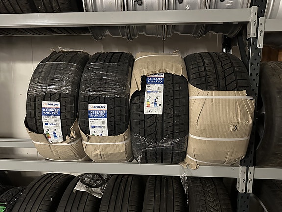 Uudet 245/40-20 ja 275/35-20 kitkarenkaat