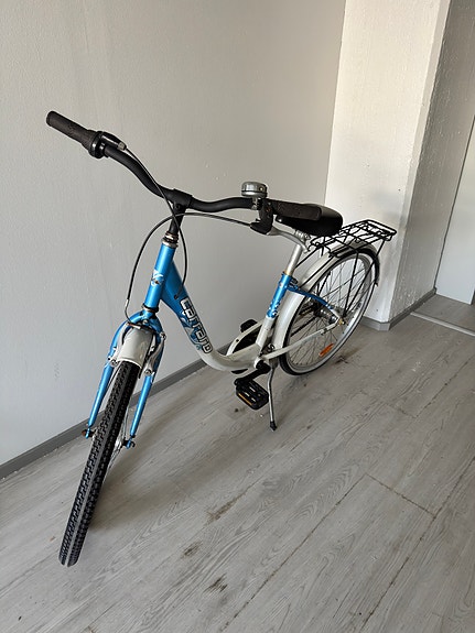 Nuorten naisten pyörä 24"