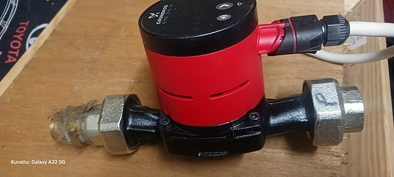 Grundfos Alpha2 25-60 180 kiertovesipumppu