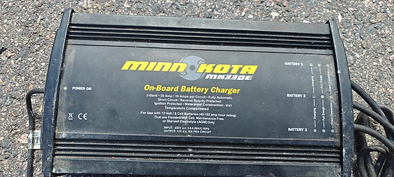 Minn Kota 330E 3bank laturi