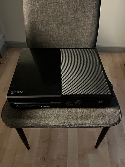 Microsoft Xbox One pelikonsoli musta
