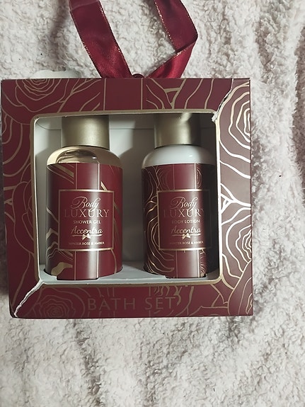 Body Luxury Winter Rose & Amber
lahjasetti kylpyyn