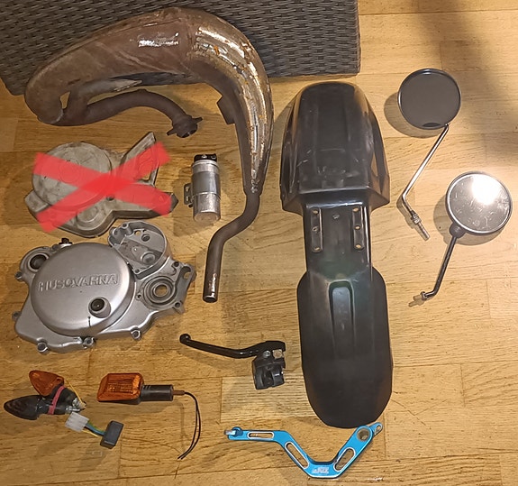 Varaosia ( Husqvarna Gilera Derbi Aprilia )