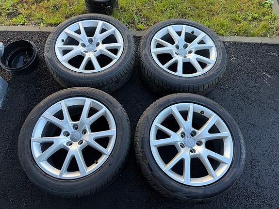 Audi 18" OEM rengassarja