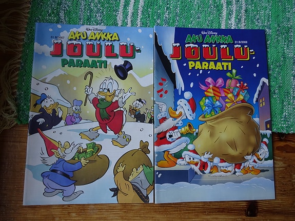 Aku ankan Joulumantelit sekä jouluparaati ja bambi-lehti