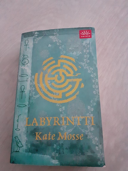 Labyrintti,  Kate Mosse fantasiakirja