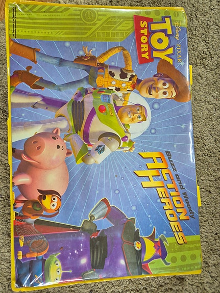 Disney Toy Story piirustussetti salkussa