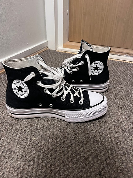 Converse platform musta