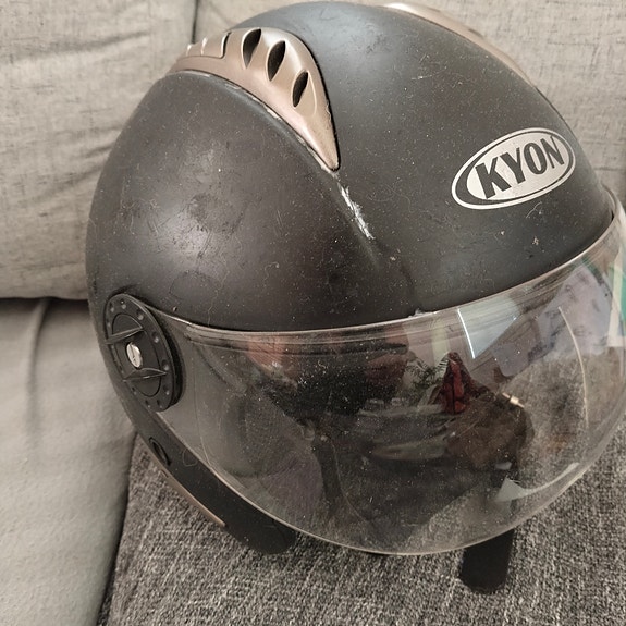 A; kypärä xl