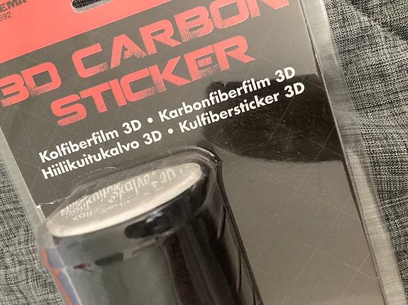 Musta hiilikuitukalvo 3D tarra, avaamaton pakkaus