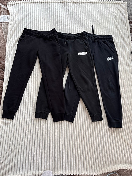 Collegehousuja pakettina n. 134/140 musta (Nike, Puma)