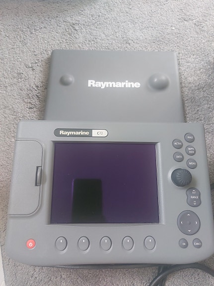 Raymarine C70 plotteri