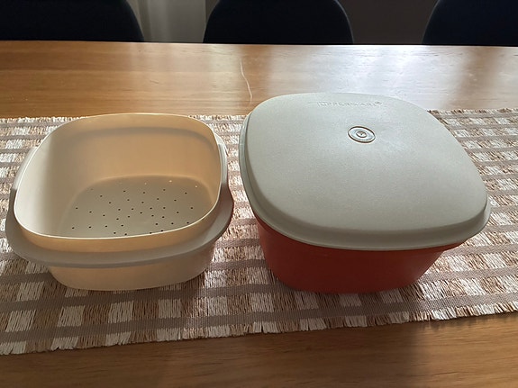 Tupperware astia siivilällä